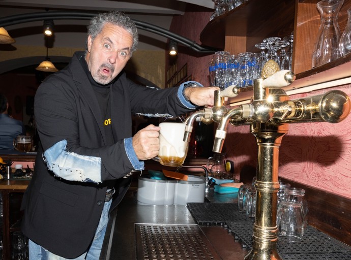 Martin Dejdar si dopřál pivo.