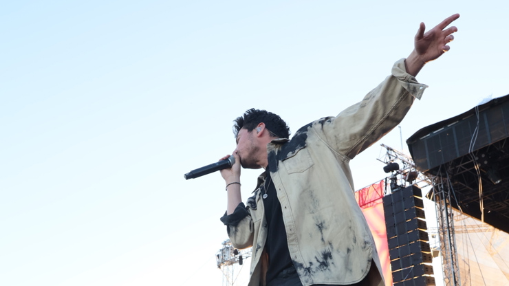 Mirai Navrátil, frontman kapely Mirai.