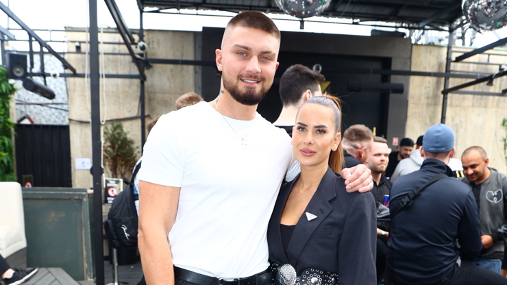 Marek Datel Valášek po boku své partnerky Báry.