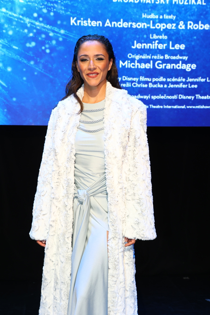 Zpěvačka se chtěla stylem přiblížit zimní pohádce. 