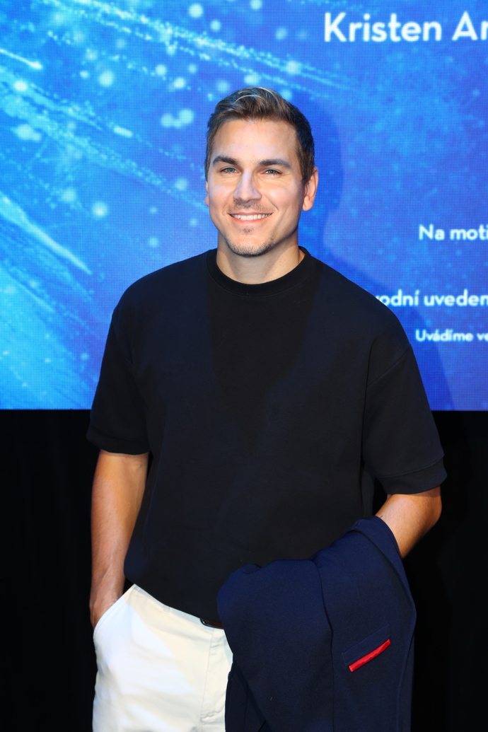 Od března příštího roku budeme moci Davida vídat v chystaném Disney muzikálu Ledové království. 