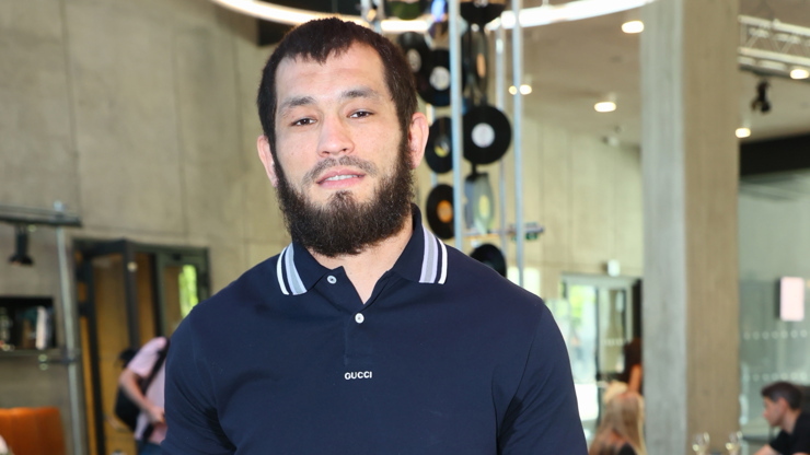 MMA zápasník Makhmud Muradov.