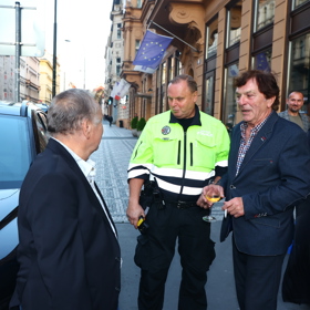 Pavel Trávníček řešil nějaký problém.