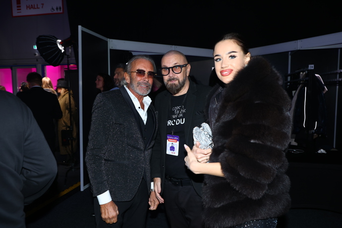 Dorazil Leo Beránek se svou manželkou.