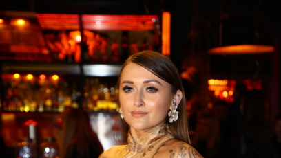 FOTO: Sharlota zářila zlatou barvou.