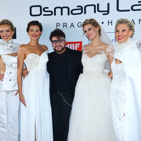 Krystyna Pyszková na přehlídce Osmana Laffity. 