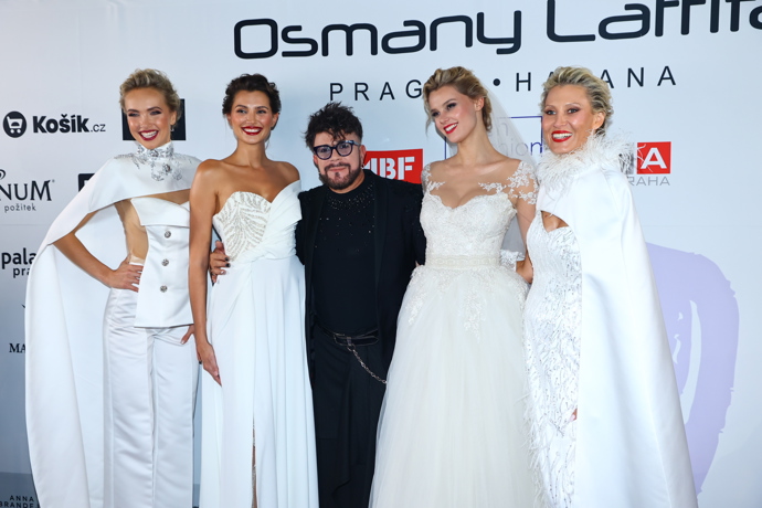 Krystyna Pyszková na přehlídce Osmana Laffity. 