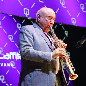 Felix Slováček zahrál na saxofon.