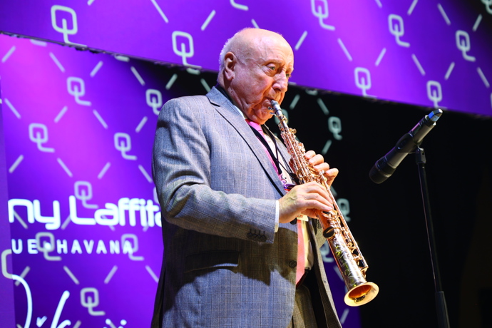 Felix Slováček zahrál na saxofon. 