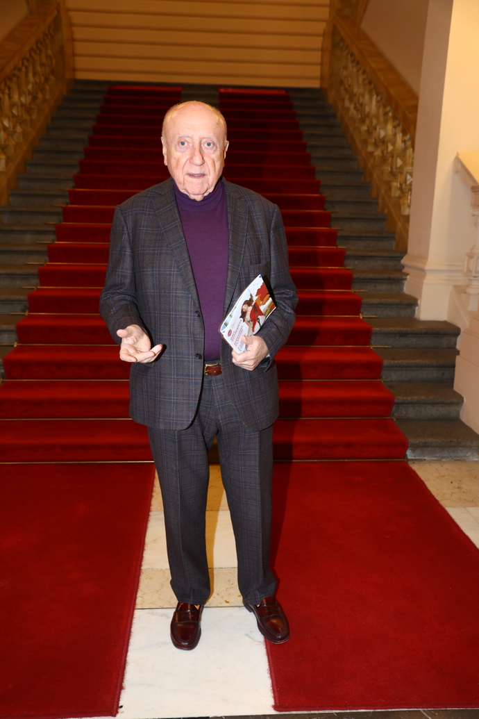 Felix Slováček ve společnosti. 