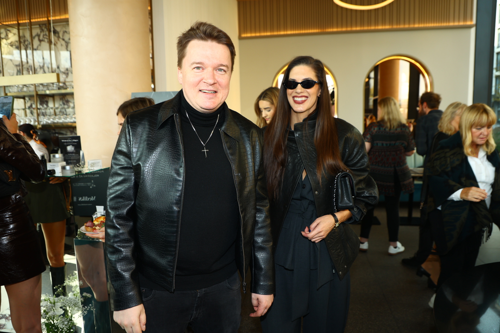Galerie Tereza M tlov O Berl ch i Usm vav Petr Kole ko S Anetou galerie-tereza-m-tlov-o-berl-ch-i-usm-vav-petr-kole-ko-s-anetou