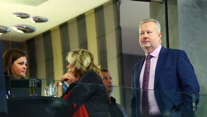 FOTO: Richard Brabec zamířil pro něco k pití.