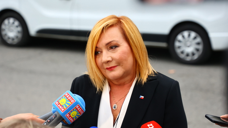 Alena Schillerová měla na pilno.