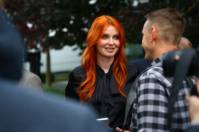 Aneta Zicklerová čekala na příjezd Andreje Babiše.