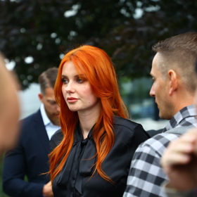 Aneta Zicklerová čekala na příjezd Andreje Babiše.