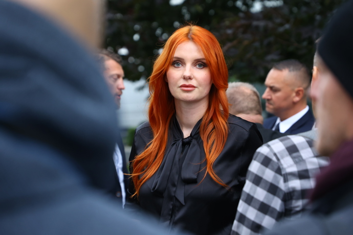 Aneta Zicklerová čekala na příjezd Andreje Babiše.
