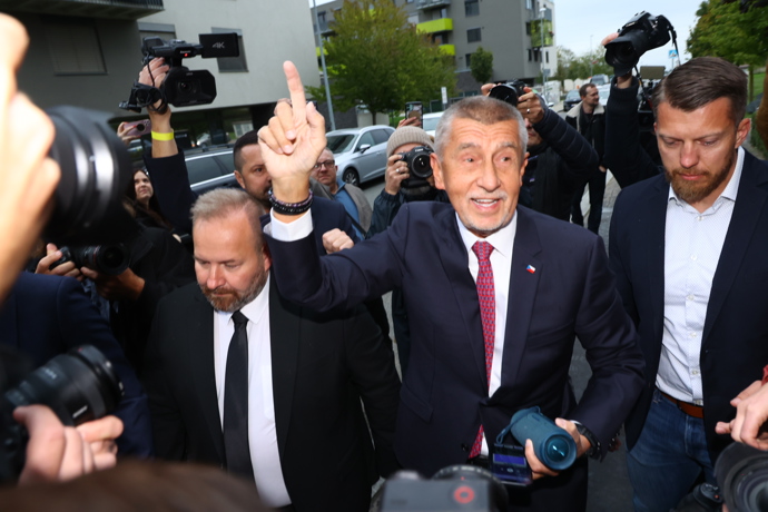 Andrej Babiš při příjezdu do štábu.