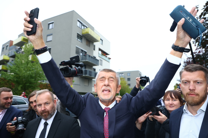 Andrej Babiš při příjezdu do štábu.