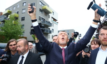 Andrej Babiš při příjezdu do štábu.