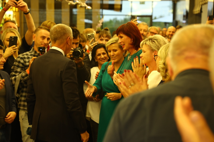 Andrej Babiš dorazil do štábu.