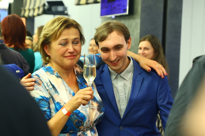 Slzy štěstí ve štábu hnutí ANO.