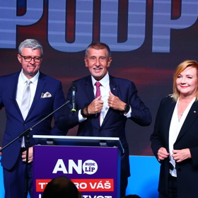 Andrej Babiš s Karlem Havlíčkem a Alenou Schillerovou.