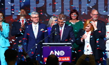 Bujaré oslavy ve štábu ANO: Babiš slavil se synem, došlo i na konfety, potoky slz a burácející hudbu