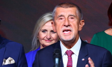 Babiš pod palbou zdrcující kritiky. Zdražuje nám benzín a on si odjede válet šunky k moři, zuří opozice