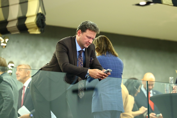 Radek Vondráček si četl asi gratulace.