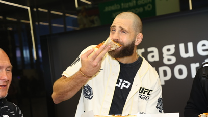 FOTO: Jirka Procházka si pizzu užíval.