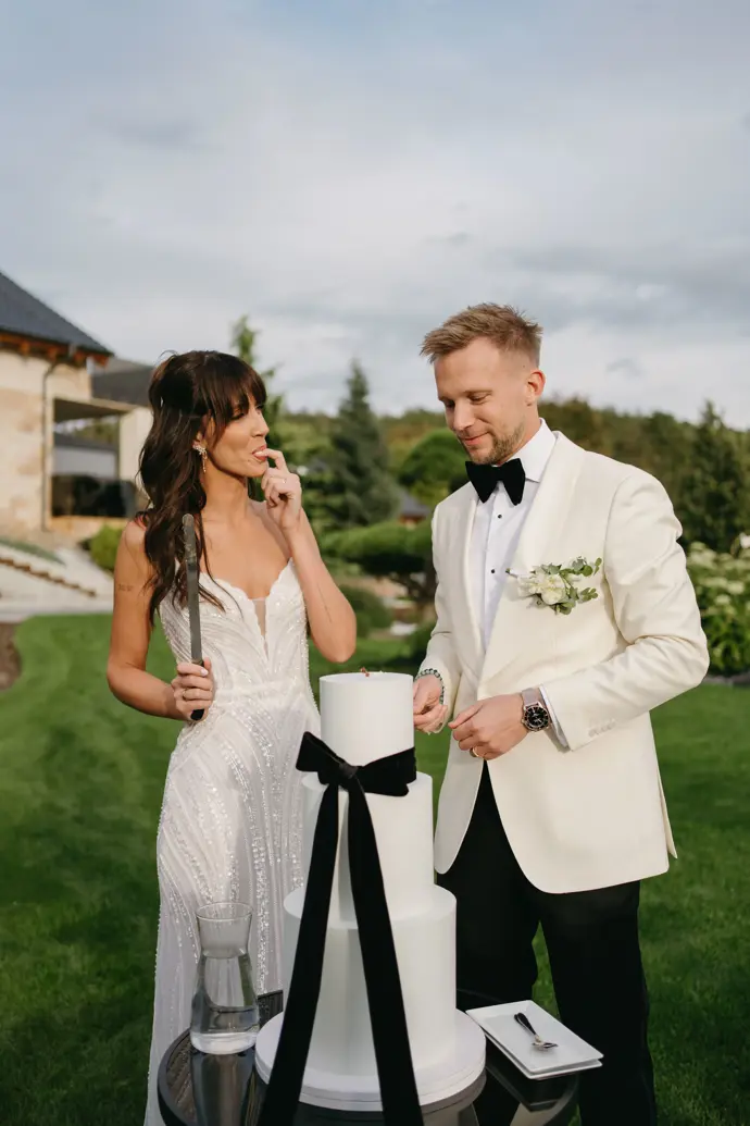 I dort byl jednoduše černý s velkou černou mašlí. 