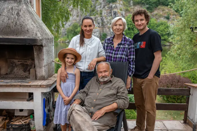 Vlasta Pešek připraví pro své blízké výlet na chatu u řeky.