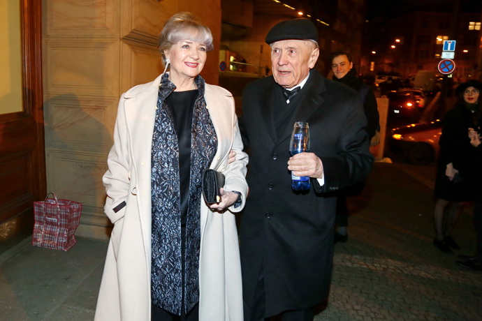Carmen Mayerová ten večer nesměla chybět po jeho boku. 