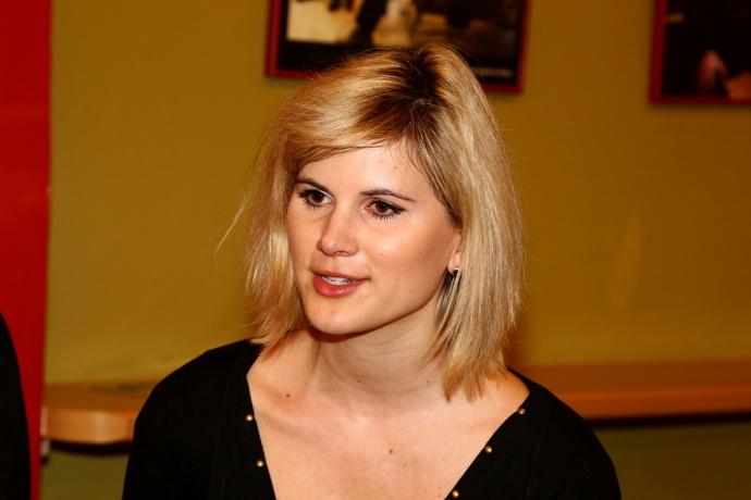 S mámou Eliškou Balzerovou bydlí Adéla stále v jednom domě - proto jí také může radit s oblékáním. 