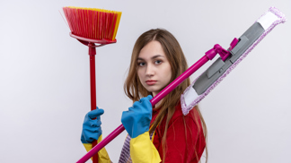Eva (24): Rozhodla jsem se živit jako hodinová manželka. Můj přítel to ale kritizuje, prý jsem jak služka