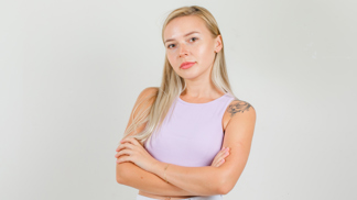 Alice (27): V práci jsem se zamilovala do nového stážisty. On si ale ke mně chodí pro rady, jak balit jiné ženy