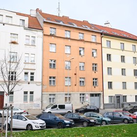 Lucie Bílá koupila nedávno byt v oranžovém domě v pražských Nuslích.