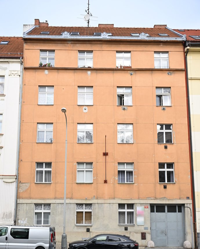 Ve stejné nemovitosti už má o rok déle kancelář.