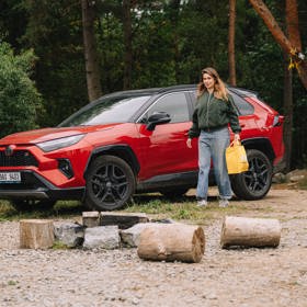 Radana Kotková se pustila do záhonků.