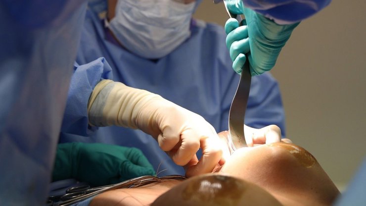 Tři znamení zvěrokruhu, která si uměle vylepšují vzhled Tři znamení zvěrokruhu, která si uměle vylepšují vzhled