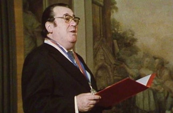 Zdeněk Dítě v povídce Štěstí z cyklu Bakaláři z roku 1984. Další snímky jsou z filmu Jen ho nechte, ať se bojí, ve kterém si Zdeněk Dítě také zahrál.