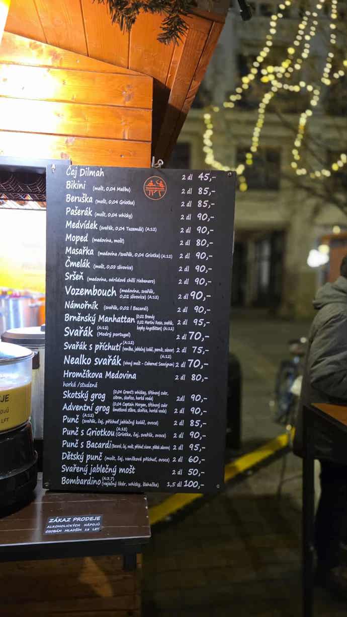 Dominikánské náměstí v Brně má ceny veskrze podobné jako jinde v republice.