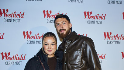 FOTO: Adéla Krejdová dorazila po boku svého partnera.