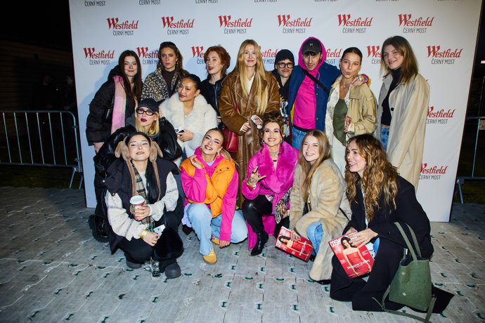 Krásky dorazily na koncert Zary Larsson, který se konal ve Westfieldu Černý Most.