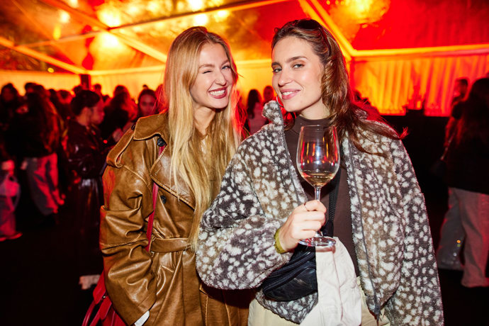 Natálie Kotková s Dominikou Haškovou.