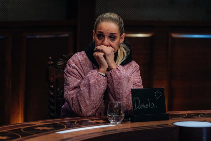 Mia Kirchnerová se u kulatého stolu rozplakala.