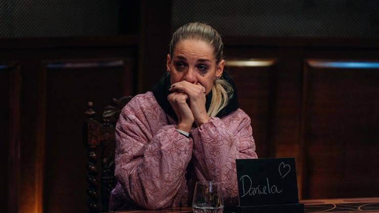 Mia Kirchnerová se u kulatého stolu rozplakala.