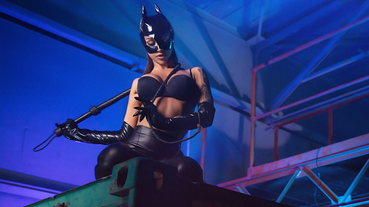  Playmate Caroline zdobí obálku nového vydání časopisu Playboy.