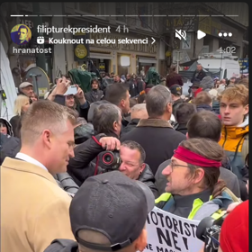 Filip Turek sdílel video ze svého pochodu Národní třídou.