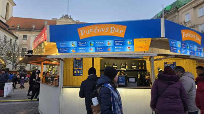 Milovnicí punče mohou v Brně navštívit punčový bar. 